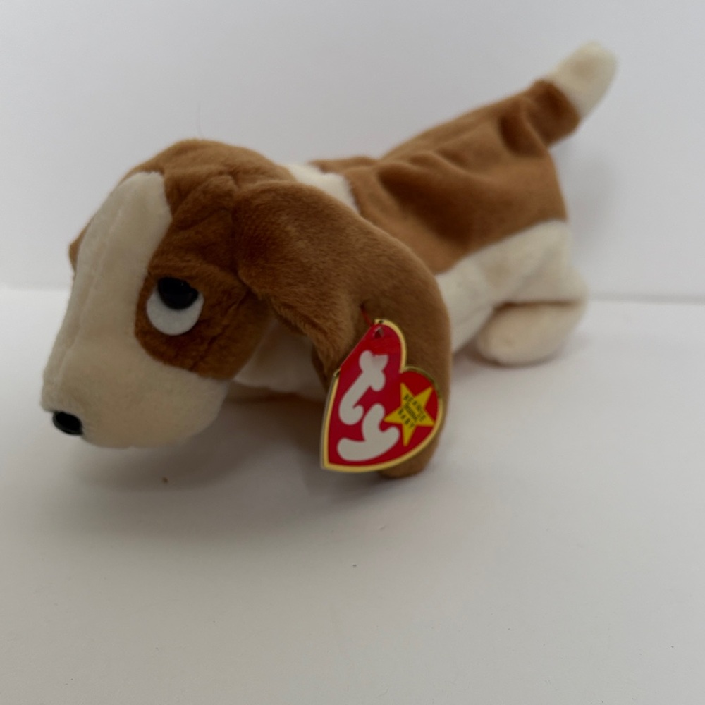 “Tracker” 1997 retired Ty Beanie Baby.  Mint/excellent condition